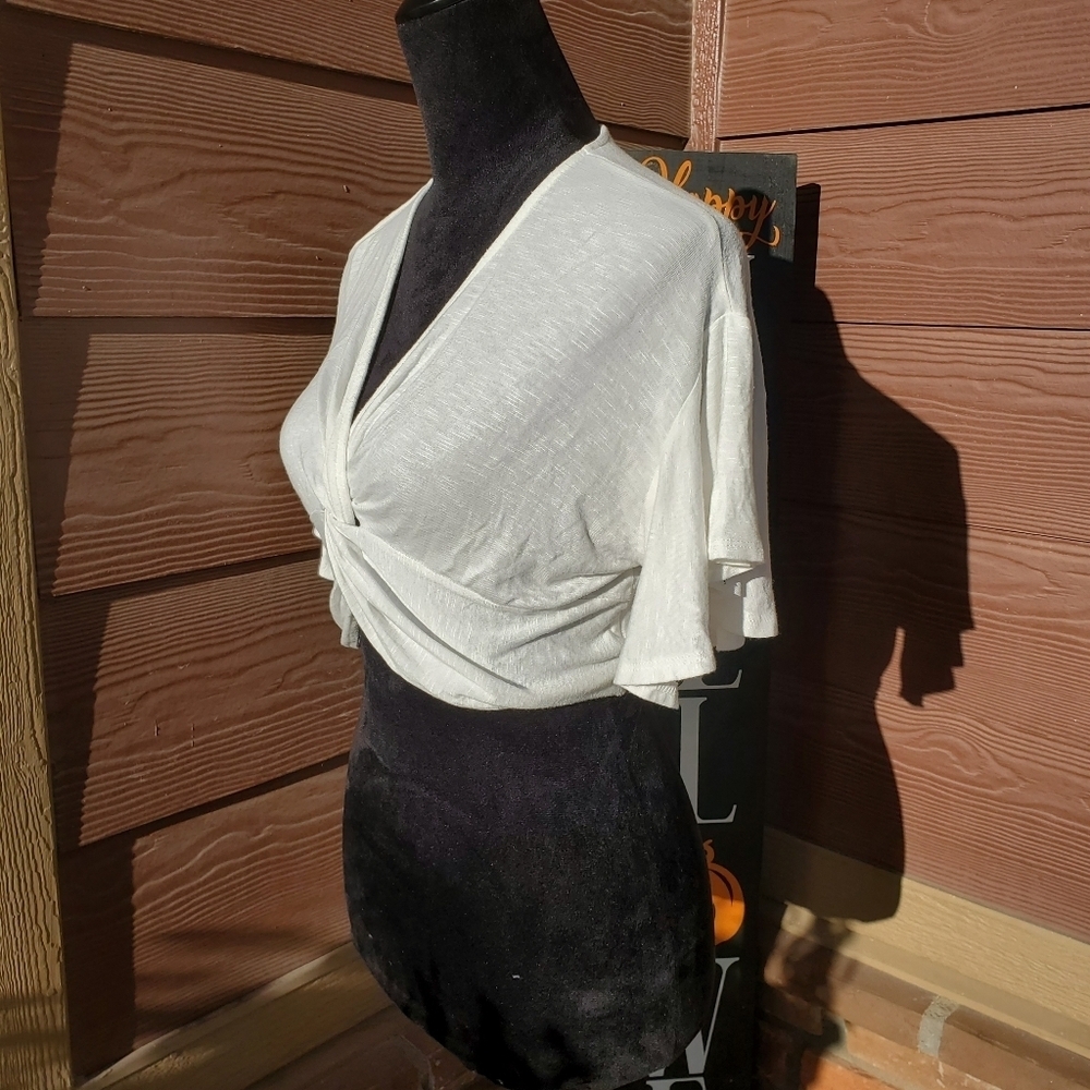 AE Studio White Women's Lightweight Flutter Sleeve V-Neck Crop Top Size Medium - Picture 9 of 16
